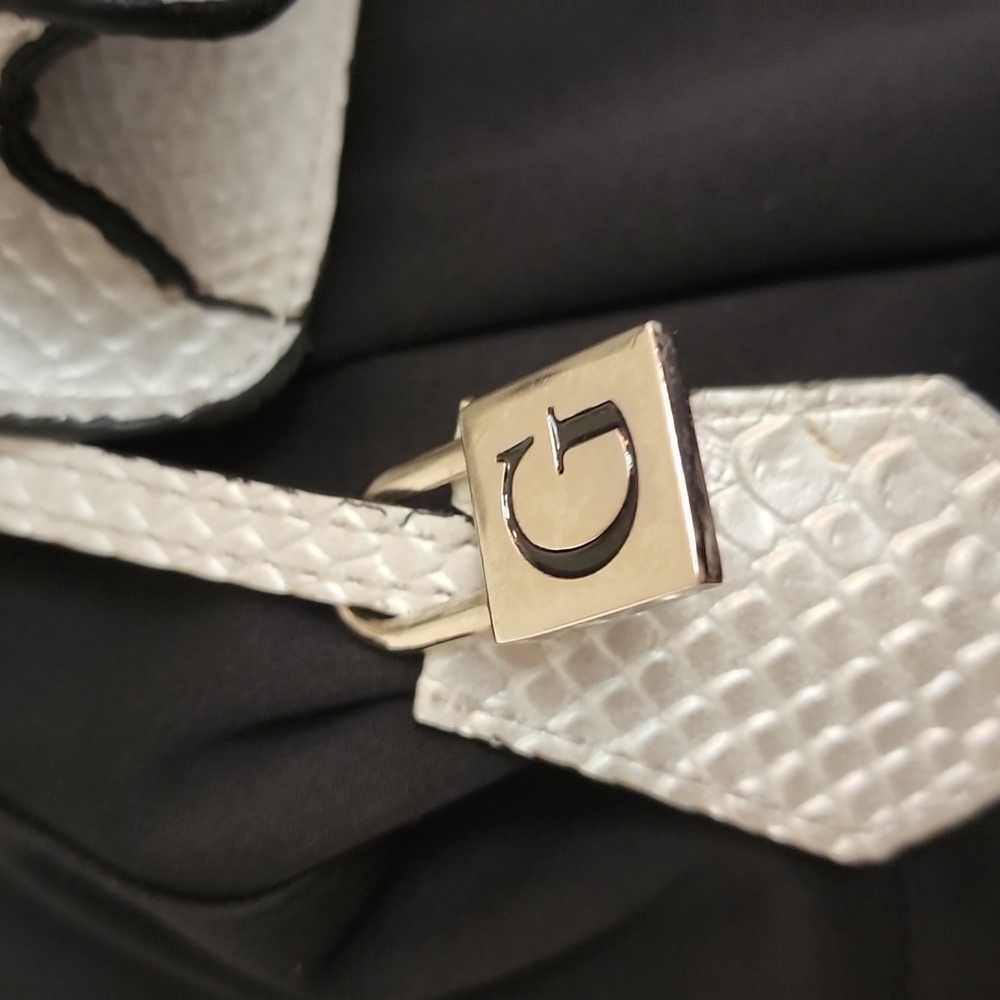 GUESS HAND BAG/ CLUTCH - Picture 4 of 4
